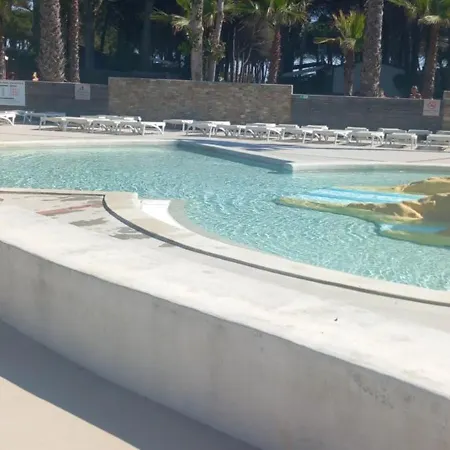 Mobil Le Castellas Bertrand /stehlin אתר קמפינג Sète