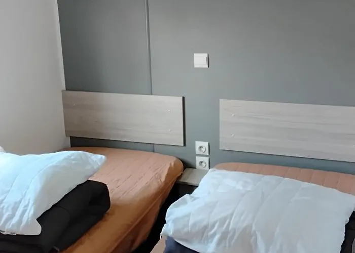 Mobil Le Castellas Bertrand /stehlin Kamp alanı *